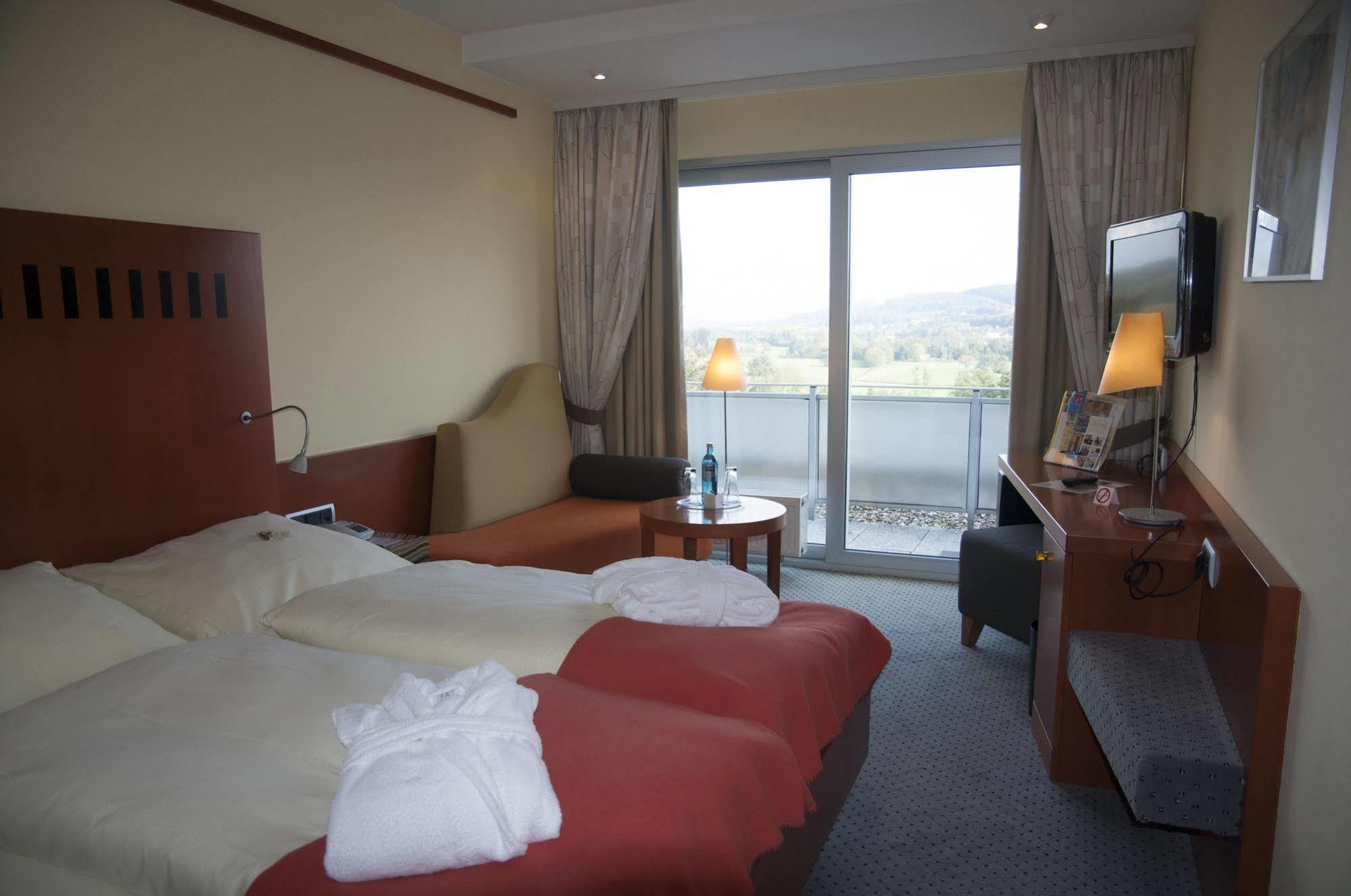 Trip Inn Landhotel Badsoden-Salmuenster Bad Soden-Salmünster Exteriör bild